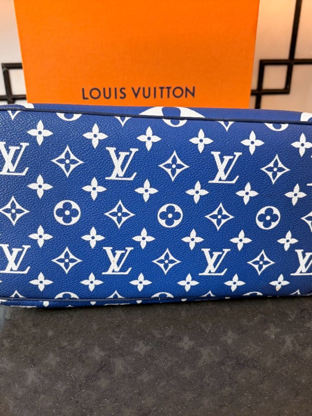 Louis Vuitton - Picture 4 of 5